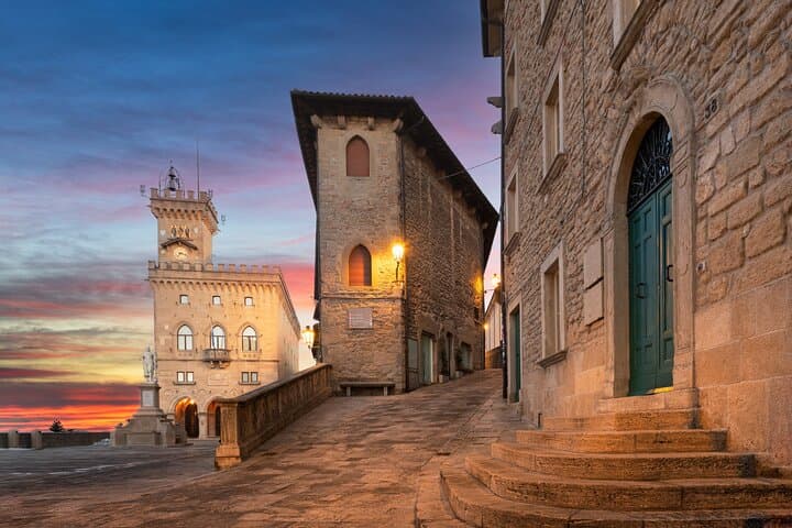 San Marino Sunset Walking Tour with Aperitif and Basilica Entry