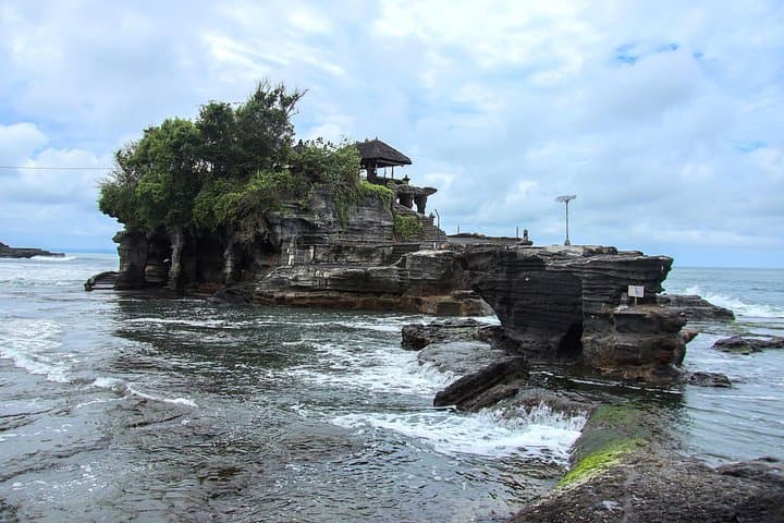 Bali Two-Day Dolphin Watching and Temple Tour — Lovina, Bedugul & Tanah Lot photo 2