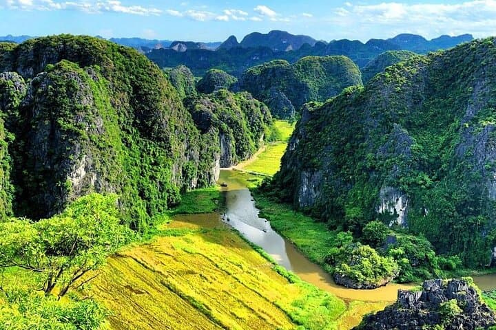 Ninh Binh Day Trip from Hanoi — Tam Coc, Mua Cave & Hoa Lu in One Day photo 4