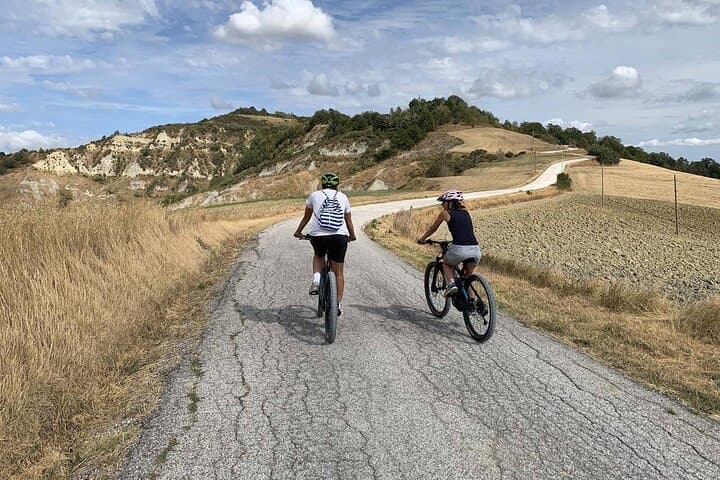 E‑Bike Tour Monte Titano — 2‑Hour Couples Ride Through San Marino Parks photo 1