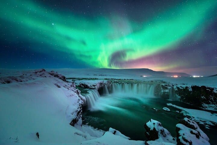 Reykjavík Northern Lights Hunt: Private Aurora Borealis Evening Tour photo 3