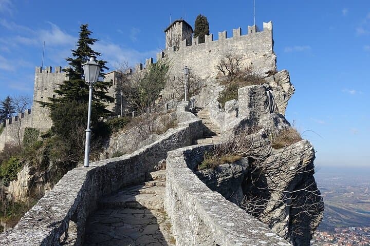 San Marino Private Guided Walking Tour with Winebar Aperitif photo 3