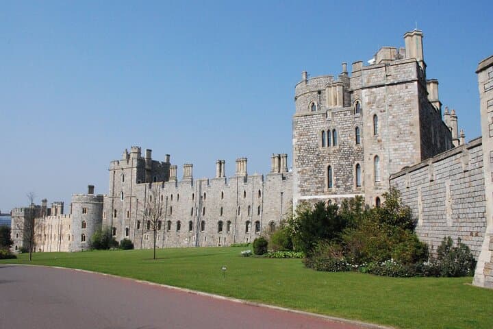Day Tour to Windsor Castle, Bath and Stonehenge from London — History, Tips & Practical Guide