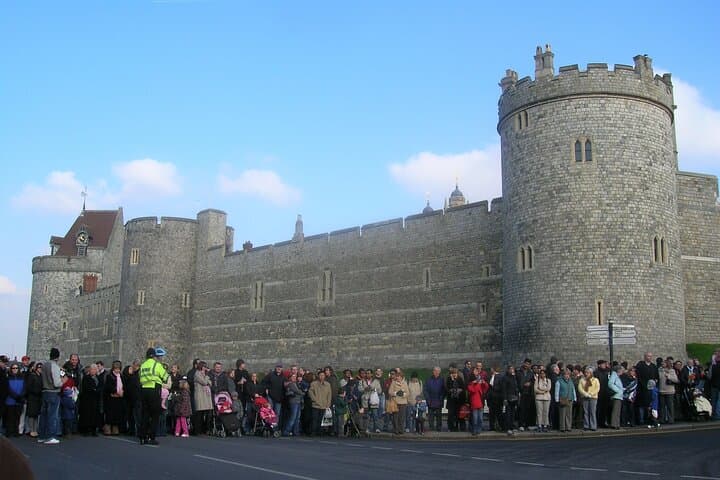 Day Tour to Windsor Castle, Bath and Stonehenge from London — History, Tips & Practical Guide photo 2