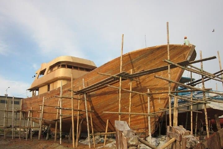 Taste of Ecuador: Manta Fish Market, Pacoche Rainforest & Montecristi Hat Tour