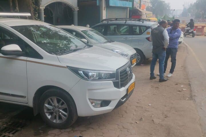 Private Driver & Luxury Car Service in Agra — Custom Golden Triangle Transfers photo 3
