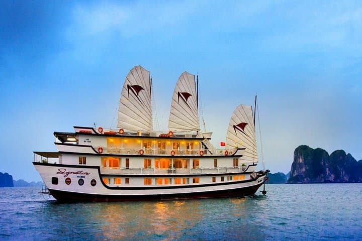 2-Day Bai Tu Long Bay Junk Cruise: Kayaking, Caves & Floating Villages photo 3