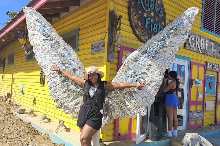 Roatan Monkey and Sloth Tour with Chocolate, Rum Factory & West Bay Beach Break photo 4