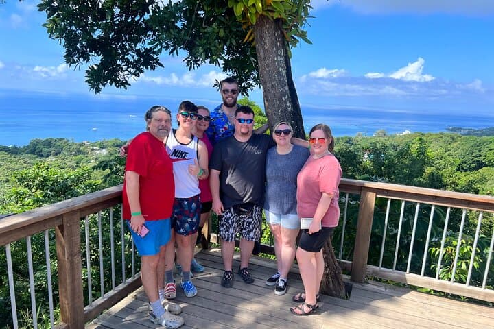 Roatan Monkey and Sloth Tour with Chocolate, Rum Factory & West Bay Beach Break photo 6
