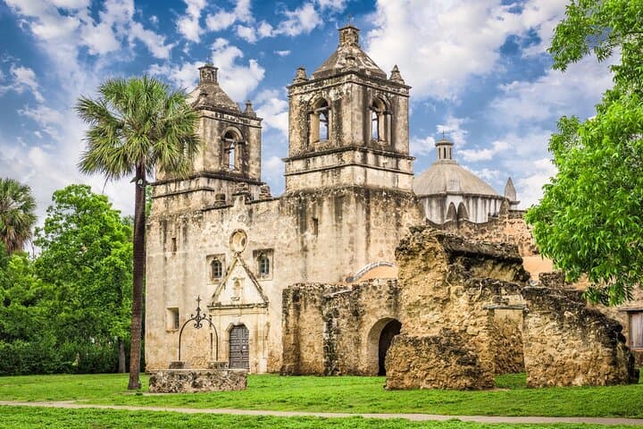 San Antonio Mission Trail: Private Guided Walking Tour of the Historic Missions