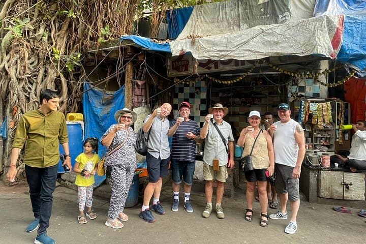 Mumbai Sightseeing with Local Train Ride & Dharavi Slum Tour photo 2