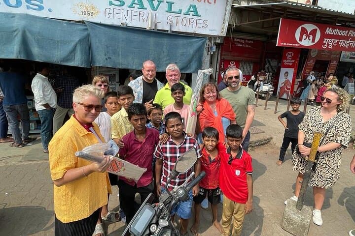 Mumbai Sightseeing with Local Train Ride & Dharavi Slum Tour photo 5