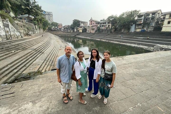 Mumbai Sightseeing with Local Train Ride & Dharavi Slum Tour photo 6