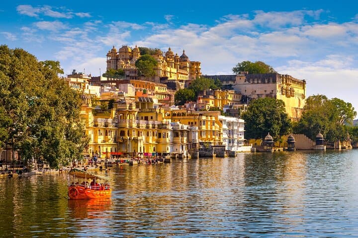 Udaipur in a Day: Full-Day Private Sightseeing Tour with Local Guide