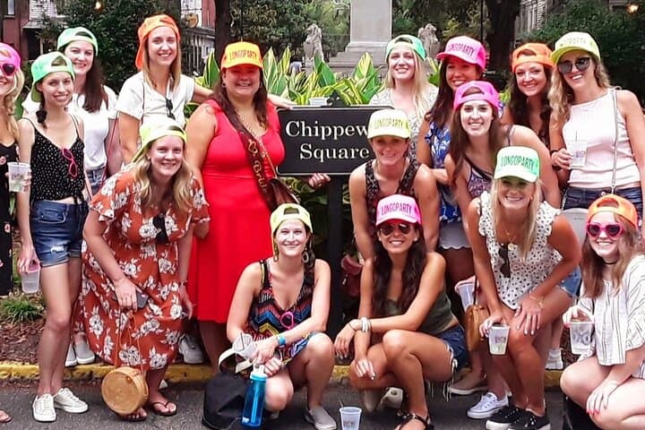 Savannah City Stroll: Historic Squares & Forsyth Park Walking Tour