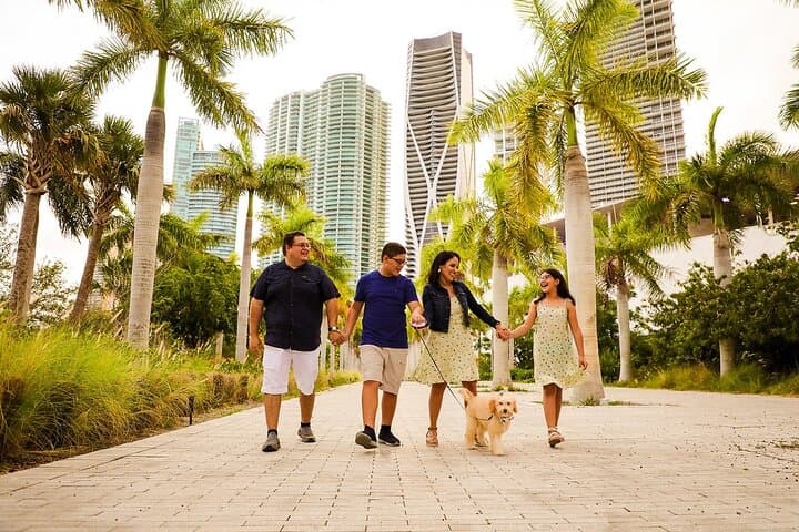 Private 2-Hour Family Walking Tour of Miami Beach: Botanical Garden to Lummus Park