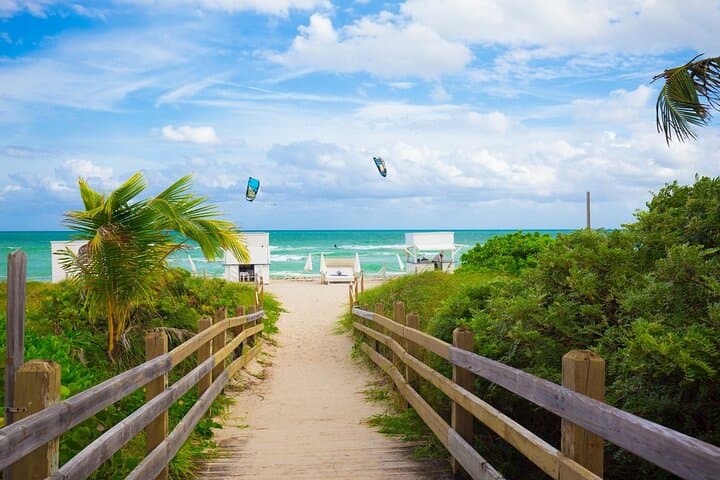 Private 2-Hour Family Walking Tour of Miami Beach: Botanical Garden to Lummus Park photo 6