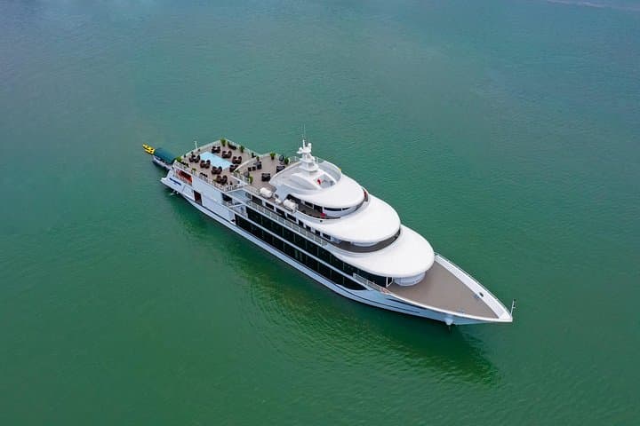 Sea Octopus Luxury Day Cruise in Ha Long Bay: Caves, Kayaks & Sunset Dining photo 3