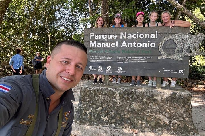 Manuel Antonio Guided Wildlife Walk: Sloths, Monkeys & Coastal Trails
