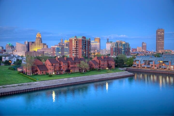 Romantic Buffalo Private Walking Tour: Niagara Square to Canalside at Sunset