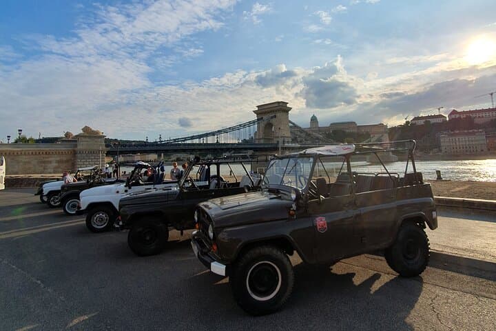 Retro 4x4 Budapest Tour: Parliament, Buda Castle & Communist History