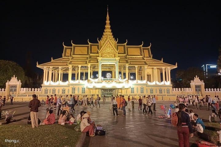 Phnom Penh Night Bites: Small-Group Street Food & Phsar Orussey Market Tour photo 2