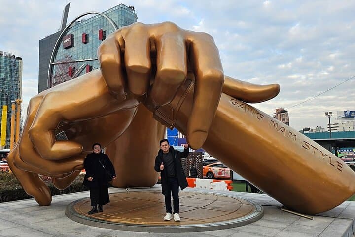Seoul Line 2 Circular Tour: Explore Hongdae, Gangnam, COEX & Seongsu by Subway photo 3