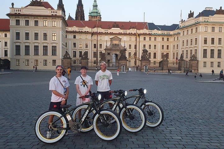 Prague Retro E-Bike Grand City Tour — 10 km Highlights in 4 Hours photo 2
