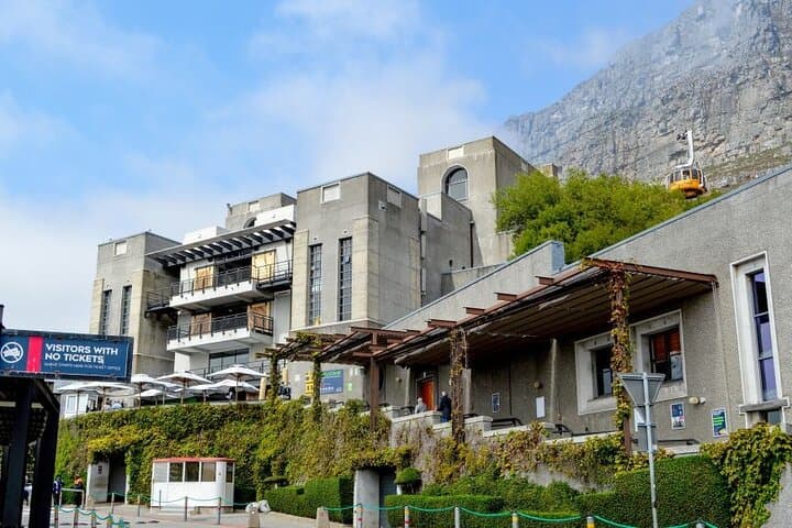 Across the Cape: Two Days on Robben Island, Table Mountain and Cape Point photo 4