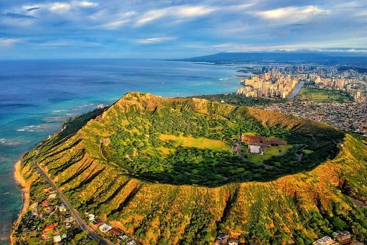 Diamond Head Hiking Tour: Ticketed Reservation and Sunrise Hike on Oahu