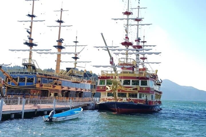 Day Trip to Hakone from Tokyo: Ropeways, Pirate Ships & Owakudani with Licensed Guide