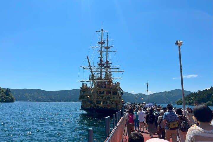 Day Trip to Hakone from Tokyo: Ropeways, Pirate Ships & Owakudani with Licensed Guide photo 6