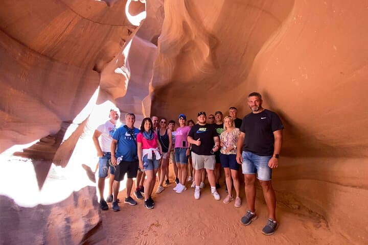 Private Photo Tour to Lower Antelope Canyon, Horseshoe Bend & Wahweap Overlook photo 2