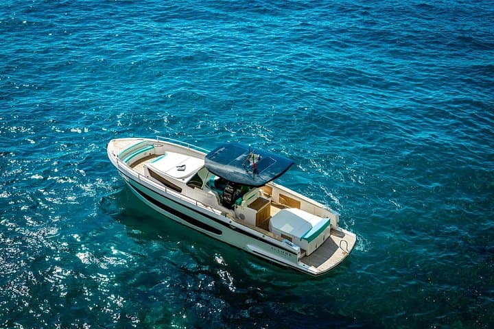 Private Capri Full-Day Boat Tour: Blue Grotto, Faraglioni & Coastal Villas photo 4