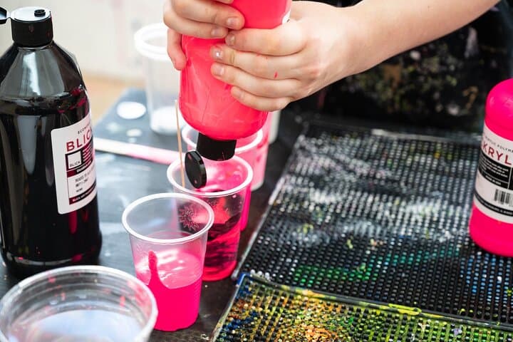 Private Fluid Art Acrylic Pouring Workshop in New York — Hands-On Pour Painting Class photo 3