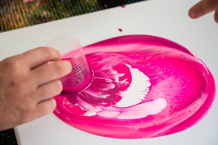 Private Fluid Art Acrylic Pouring Workshop in New York — Hands-On Pour Painting Class photo 2