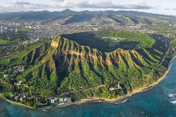 Waikiki Private Family Walking Tour — 3‑Hour Guided Stroll to Fort DeRussy & Hilton Lagoon photo 2