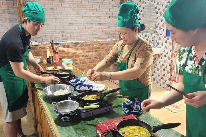 Hoi An Phở Cooking Class & Bay Mau Bamboo Basket Boat Experience