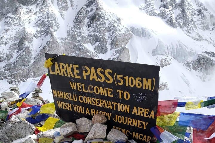 Manaslu Circuit Trek: 14-Day High-Altitude Route Around the Eighth Highest Peak photo 2