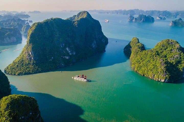 2-Day Arcady Cruise in Ha Long Bay — Kayak, Cave & Onboard Luxury