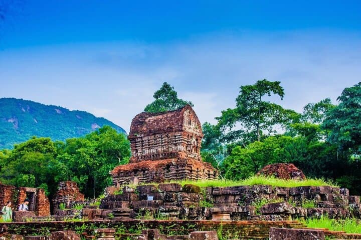 My Son Sanctuary Guided Tour with Boat Ride and Lunch from Hoi An