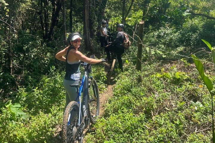Private Off-Road E-Bike Adventure in El Valle de Antón — Cerro La Mesa Loop photo 5