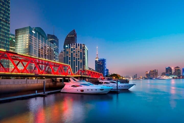 Shanghai Night Cruise and Bund Walking Tour with Local Dinner photo 3