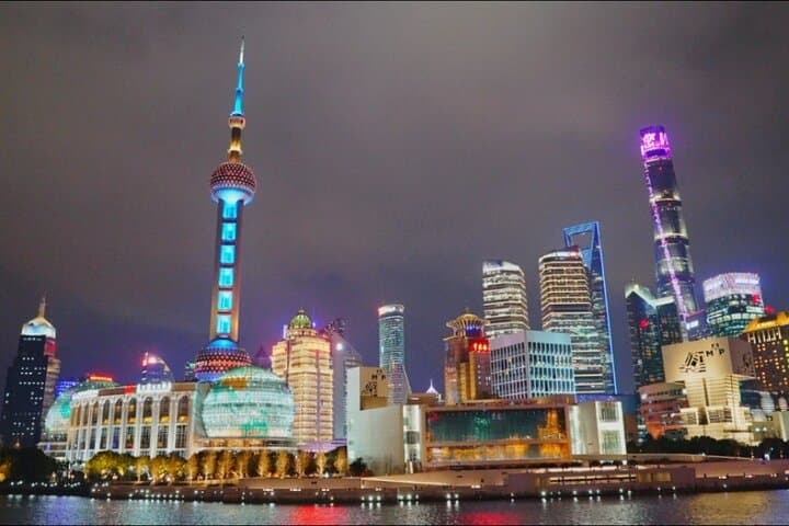Shanghai Night Cruise and Bund Walking Tour with Local Dinner photo 4