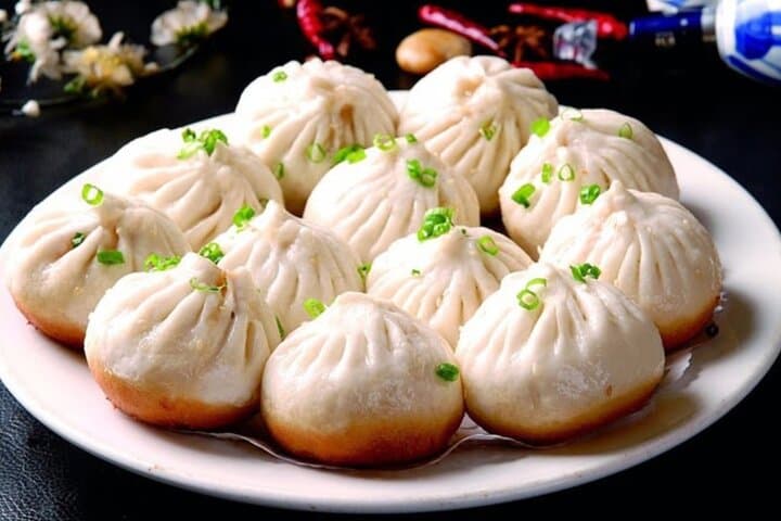 Shanghai Night Cruise and Bund Walking Tour with Local Dinner photo 6