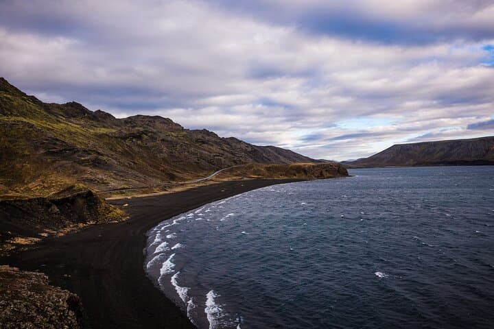 Private Reykjanes Peninsula Photography Tour — Geothermal Wonders & Coastal Cliffs photo 2