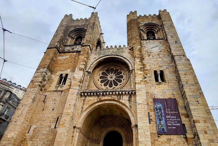 Flat Lisbon Walk: Baixa, Chiado & Alfama in Two Easy Hours photo 5