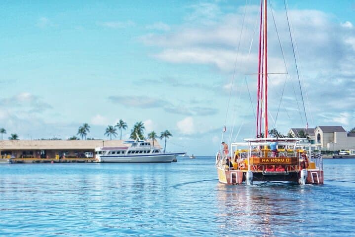 South Shore Open Sail from Kewalo Basin: 90-Minute Catamaran with Drinks in Honolulu photo 2