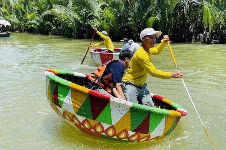 Hoi An Village Cycle and Basket Boat Experience: Bay Mau, Tra Que & Coconut Forest photo 2
