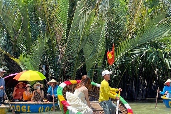 Hoi An Village Cycle and Basket Boat Experience: Bay Mau, Tra Que & Coconut Forest photo 3
